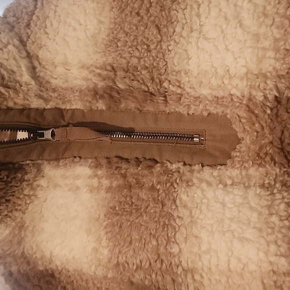 Fuzzy pullover - Picture 3 of 7